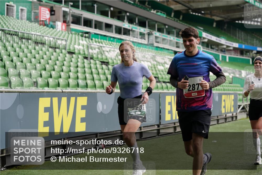 05.10.2025 - 20. swb-Marathon Bremen Michael Burmester http://msf.ph/oto/9326718 05.10.2025 12:50:01 Laufen im Stadion 150, 187, 217, 270, 287, 424, 511, 679, 845, 906, 939, 1257, 1388, 1535, 1609, 1707, 1876, 1904, 2044, 2356, 2721, 3228, 3259, 3353, 3544, 3738, 3885, 3960, 4006, 4318, 4367, 4438, 4870, 4938, 5118, 5389, 5564, 5873, 5894, 6214, 6216, 6281, 6431, 6619, 6717, 6805, 6877, 7647, 7826, 7963, 7987, 8401, 8536, 8873, 8907, 9118, 1654, 1727, 2119, 2594, 2988, 2990, 3124, 4385, 6619, 6877, 8216 meine-sportfotos.de