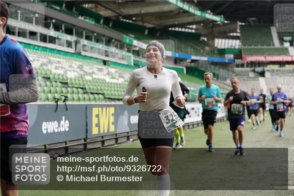 05.10.2025 - 20. swb-Marathon Bremen Michael Burmester http://msf.ph/oto/9326722 05.10.2025 12:50:02 Laufen im Stadion 150, 187, 217, 270, 287, 424, 511, 679, 845, 906, 939, 1257, 1388, 1535, 1609, 1707, 1876, 1904, 2044, 2356, 2721, 3228, 3259, 3353, 3544, 3738, 3885, 3960, 4006, 4318, 4367, 4438, 4870, 4938, 5118, 5389, 5564, 5873, 5894, 6214, 6216, 6281, 6431, 6717, 6805, 7647, 7826, 7963, 7987, 8401, 8536, 8873, 8907, 9118, 1257, 1654, 1727, 2119, 2594, 2988, 2990, 3124, 4385, 6619, 6877, 8216 meine-sportfotos.de