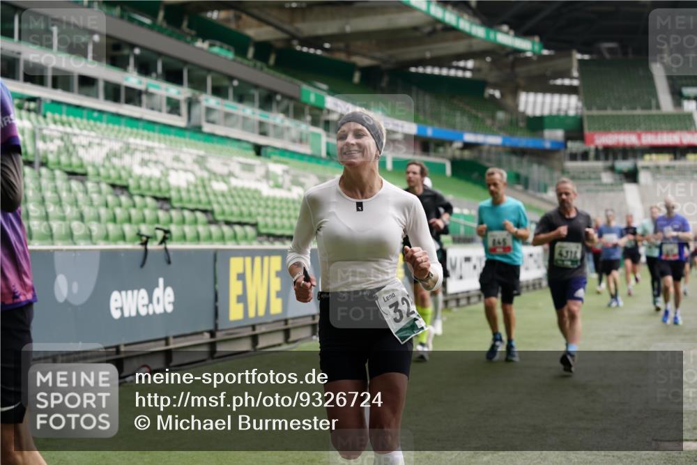 05.10.2025 - 20. swb-Marathon Bremen Michael Burmester http://msf.ph/oto/9326724 05.10.2025 12:50:02 Laufen im Stadion 150, 187, 217, 270, 287, 424, 511, 679, 845, 906, 939, 1257, 1388, 1535, 1609, 1707, 1876, 1904, 2044, 2356, 2721, 3228, 3259, 3353, 3544, 3738, 3885, 3960, 4006, 4318, 4367, 4438, 4870, 4938, 5118, 5389, 5564, 5873, 5894, 6214, 6216, 6281, 6431, 6717, 6805, 7647, 7826, 7963, 7987, 8401, 8536, 8873, 8907, 9118, 1257, 1654, 1727, 2119, 2594, 2988, 2990, 3124, 4385, 6619, 6877, 8216 meine-sportfotos.de