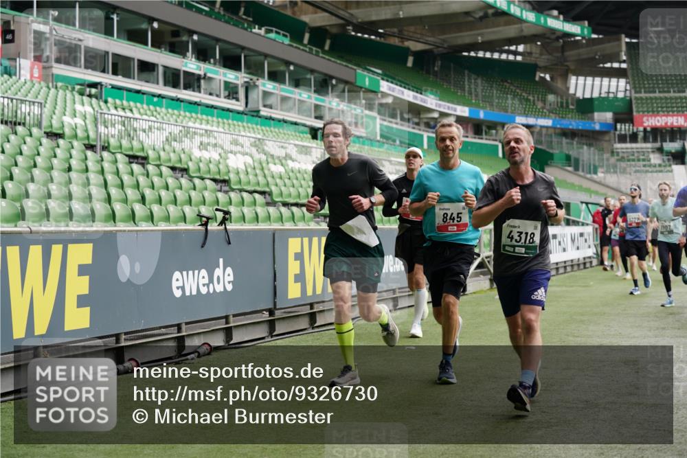 05.10.2025 - 20. swb-Marathon Bremen Michael Burmester http://msf.ph/oto/9326730 05.10.2025 12:50:04 Laufen im Stadion 150, 187, 217, 270, 287, 424, 511, 679, 736, 845, 906, 939, 1025, 1388, 1535, 1609, 1707, 1876, 1904, 2044, 2356, 2721, 3228, 3259, 3353, 3544, 3738, 3885, 3960, 4006, 4318, 4367, 4438, 4870, 4938, 5118, 5389, 5564, 5873, 5894, 6214, 6216, 6281, 6431, 6717, 6805, 7647, 7826, 7963, 7987, 8401, 8536, 8873, 8907, 9118, 1257, 1535, 1654, 1727, 2119, 2594, 2988, 2990, 3124, 4385, 6619, 6877, 8216 meine-sportfotos.de