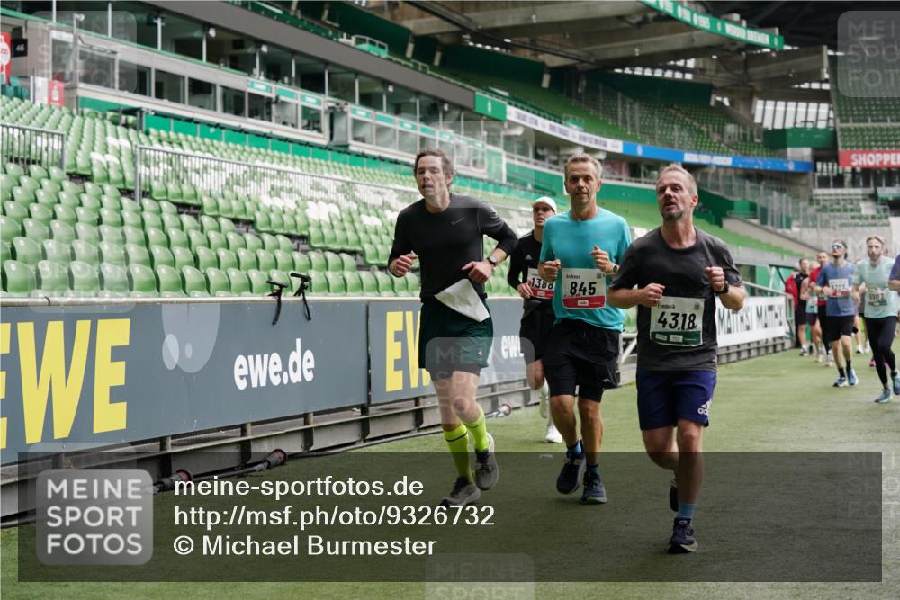 05.10.2025 - 20. swb-Marathon Bremen Michael Burmester http://msf.ph/oto/9326732 05.10.2025 12:50:04 Laufen im Stadion 150, 187, 217, 270, 287, 424, 511, 679, 736, 845, 906, 939, 1025, 1388, 1535, 1609, 1707, 1876, 1904, 2044, 2356, 2721, 3228, 3259, 3353, 3544, 3738, 3885, 3960, 4006, 4318, 4367, 4438, 4870, 4938, 5118, 5389, 5564, 5873, 5894, 6214, 6216, 6281, 6431, 6717, 6805, 7647, 7826, 7963, 7987, 8401, 8536, 8873, 8907, 9118, 1257, 1535, 1654, 1727, 2119, 2594, 2988, 2990, 3124, 4385, 6619, 6877, 8216 meine-sportfotos.de
