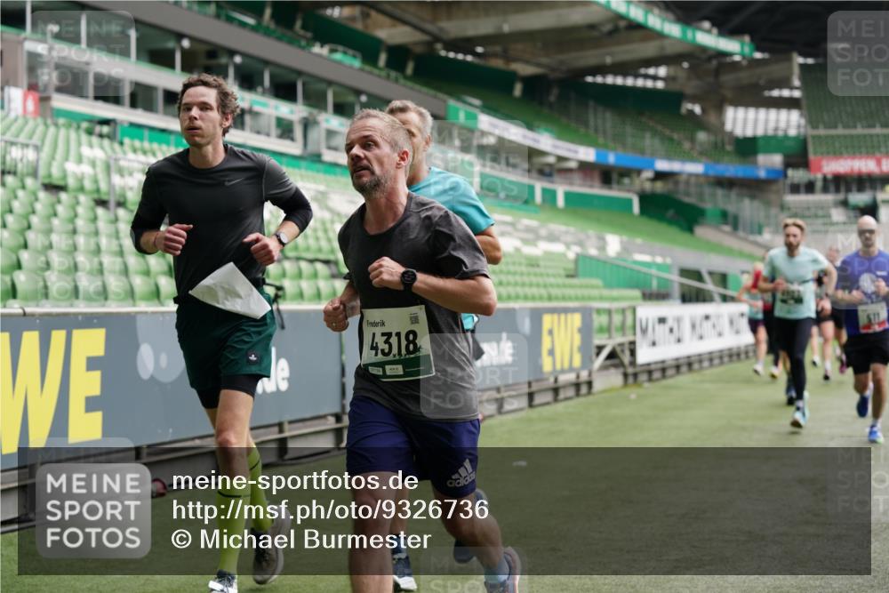 05.10.2025 - 20. swb-Marathon Bremen Michael Burmester http://msf.ph/oto/9326736 05.10.2025 12:50:04 Laufen im Stadion 150, 187, 217, 270, 287, 424, 511, 679, 736, 845, 906, 939, 1025, 1388, 1535, 1609, 1707, 1876, 1904, 2044, 2356, 2721, 3228, 3259, 3353, 3544, 3738, 3885, 3960, 4006, 4318, 4367, 4438, 4870, 4938, 5118, 5389, 5564, 5873, 5894, 6214, 6216, 6281, 6431, 6717, 6805, 7647, 7826, 7963, 7987, 8401, 8536, 8873, 8907, 9118, 1257, 1535, 1654, 1727, 2119, 2594, 2988, 2990, 3124, 4385, 6619, 6877, 8216 meine-sportfotos.de