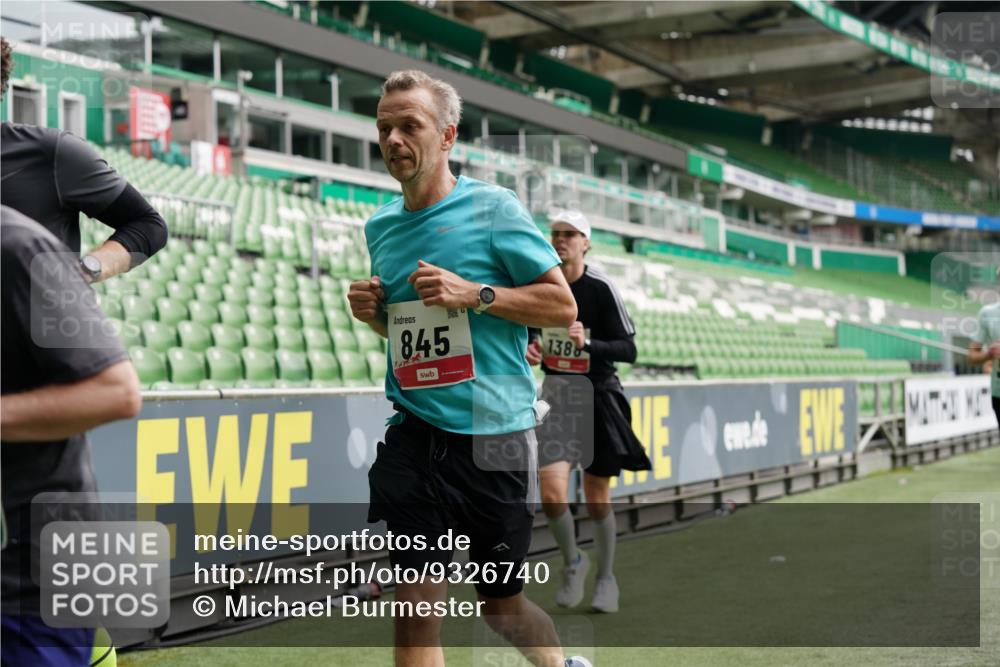 05.10.2025 - 20. swb-Marathon Bremen Michael Burmester http://msf.ph/oto/9326740 05.10.2025 12:50:05 Laufen im Stadion 150, 187, 217, 270, 287, 424, 511, 679, 736, 845, 906, 939, 1025, 1388, 1609, 1707, 1876, 1904, 2044, 2356, 2721, 3228, 3259, 3353, 3544, 3738, 3885, 3960, 4006, 4318, 4367, 4438, 4870, 4938, 5118, 5389, 5564, 5873, 5894, 6214, 6216, 6281, 6431, 6717, 6805, 7647, 7826, 7963, 7987, 8401, 8536, 8873, 8907, 9118, 1257, 1535, 1654, 1727, 2044, 2594, 2988, 2990, 3124, 4385, 6619, 6877, 8216 meine-sportfotos.de