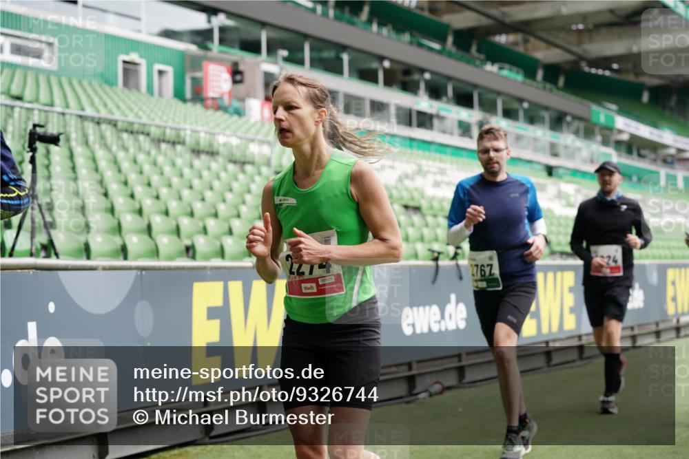 05.10.2025 - 20. swb-Marathon Bremen Michael Burmester http://msf.ph/oto/9326744 05.10.2025 12:54:38 Laufen im Stadion 53, 82, 104, 124, 132, 169, 289, 319, 417, 504, 507, 524, 756, 944, 950, 1165, 1308, 1474, 1483, 1517, 1543, 1690, 1721, 1729, 1873, 1896, 1897, 1945, 1976, 2024, 2180, 2265, 2274, 2573, 2767, 2841, 3069, 3193, 3212, 3224, 3359, 3436, 3531, 3703, 3848, 4257, 4595, 4672, 4816, 4837, 4949, 4958, 5022, 5206, 5452, 5666, 5869, 5978, 6244, 6583, 6683, 6853, 7052, 7232, 7279, 7494, 7508, 7814, 7928, 7986, 8642, 8653, 8737, 89, 250, 368, 458, 507, 1460, 1489 meine-sportfotos.de