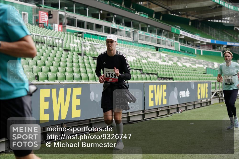 05.10.2025 - 20. swb-Marathon Bremen Michael Burmester http://msf.ph/oto/9326747 05.10.2025 12:50:06 Laufen im Stadion 150, 187, 217, 270, 287, 424, 511, 679, 736, 845, 906, 939, 1025, 1359, 1388, 1609, 1707, 1876, 1904, 2356, 2721, 3228, 3259, 3353, 3544, 3738, 3885, 3960, 4006, 4318, 4367, 4438, 4870, 4938, 5118, 5389, 5564, 5873, 5894, 6214, 6216, 6281, 6431, 6717, 6805, 7647, 7826, 7963, 7987, 8401, 8536, 8873, 8907, 9118, 1257, 1535, 1727, 2044, 2594, 2988, 2990, 3124, 4385, 6431, 6619, 6877, 8216 meine-sportfotos.de