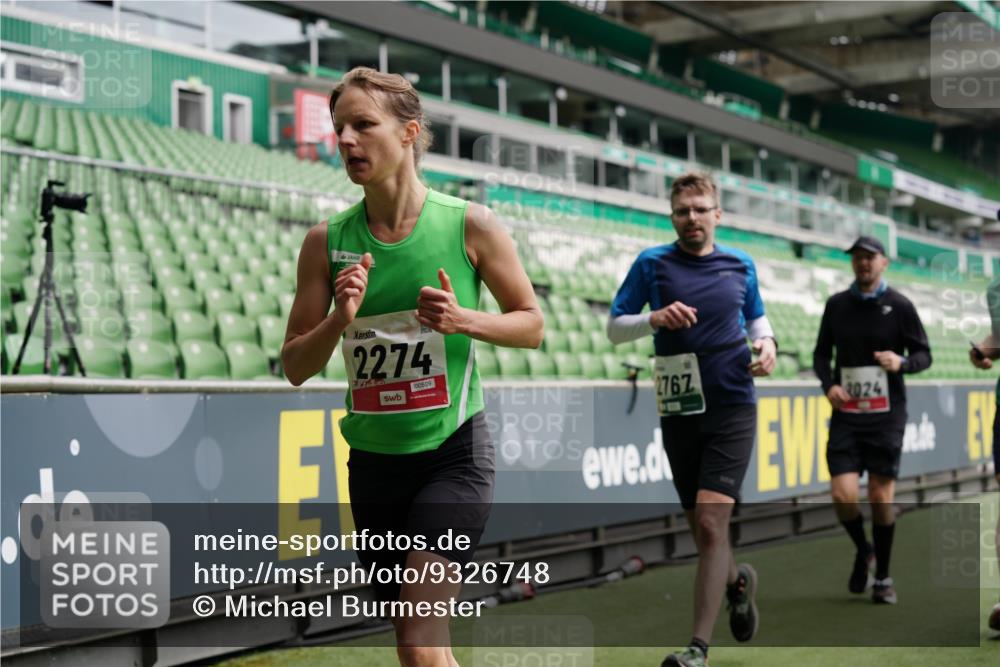 05.10.2025 - 20. swb-Marathon Bremen Michael Burmester http://msf.ph/oto/9326748 05.10.2025 12:54:38 Laufen im Stadion 53, 82, 104, 124, 132, 169, 289, 319, 417, 504, 507, 524, 756, 944, 950, 1165, 1308, 1474, 1483, 1517, 1543, 1690, 1721, 1729, 1873, 1896, 1897, 1945, 1976, 2024, 2180, 2265, 2274, 2573, 2767, 2841, 3069, 3193, 3212, 3224, 3359, 3436, 3531, 3703, 3848, 4257, 4595, 4672, 4816, 4837, 4949, 4958, 5022, 5206, 5452, 5666, 5869, 5978, 6244, 6583, 6683, 6853, 7052, 7232, 7279, 7494, 7508, 7814, 7928, 7986, 8642, 8653, 8737, 89, 250, 368, 458, 507, 1460, 1489 meine-sportfotos.de