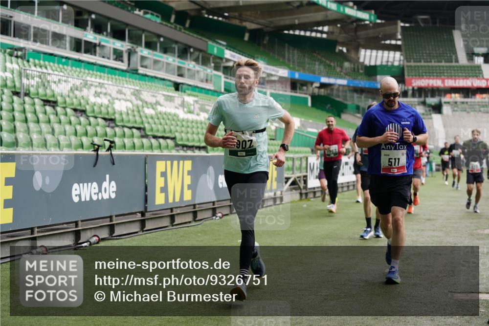 05.10.2025 - 20. swb-Marathon Bremen Michael Burmester http://msf.ph/oto/9326751 05.10.2025 12:50:07 Laufen im Stadion 150, 187, 217, 270, 287, 424, 511, 679, 736, 845, 906, 939, 1025, 1359, 1388, 1609, 1707, 1876, 1904, 2356, 2721, 3228, 3259, 3353, 3544, 3738, 3885, 3960, 4006, 4318, 4367, 4438, 4870, 4938, 5118, 5389, 5564, 5873, 5894, 6214, 6216, 6281, 6717, 6805, 7647, 7826, 7963, 7987, 8401, 8536, 8873, 8907, 9118, 1257, 1535, 1609, 1727, 2044, 2594, 2988, 2990, 3124, 3544, 4385, 6431, 6619, 6877, 8216 meine-sportfotos.de