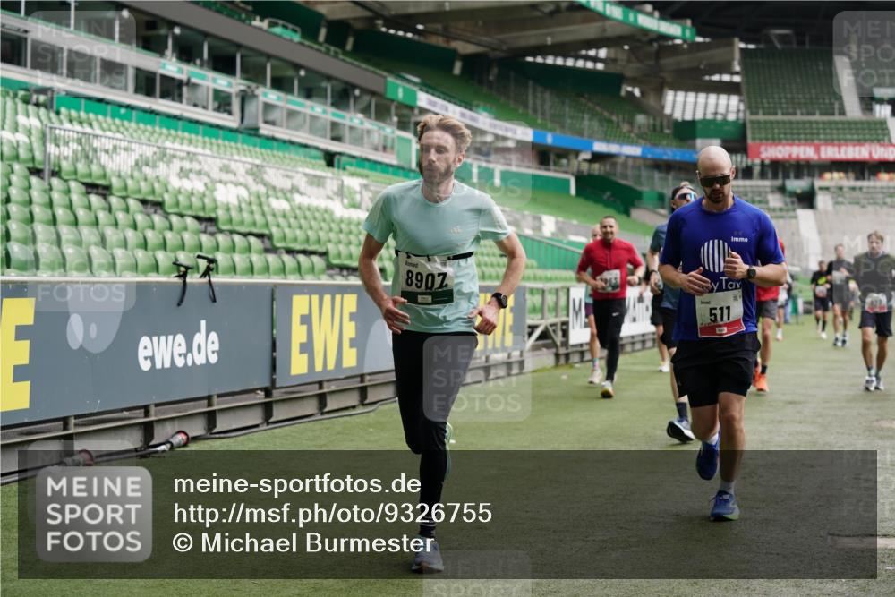 05.10.2025 - 20. swb-Marathon Bremen Michael Burmester http://msf.ph/oto/9326755 05.10.2025 12:50:07 Laufen im Stadion 150, 187, 217, 270, 287, 424, 511, 679, 736, 845, 906, 939, 1025, 1359, 1388, 1609, 1707, 1876, 1904, 2356, 2721, 3228, 3259, 3353, 3544, 3738, 3885, 3960, 4006, 4318, 4367, 4438, 4870, 4938, 5118, 5389, 5564, 5873, 5894, 6214, 6216, 6281, 6717, 6805, 7647, 7826, 7963, 7987, 8401, 8536, 8873, 8907, 9118, 1257, 1535, 1609, 1727, 2044, 2594, 2988, 2990, 3124, 3544, 4385, 6431, 6619, 6877, 8216 meine-sportfotos.de
