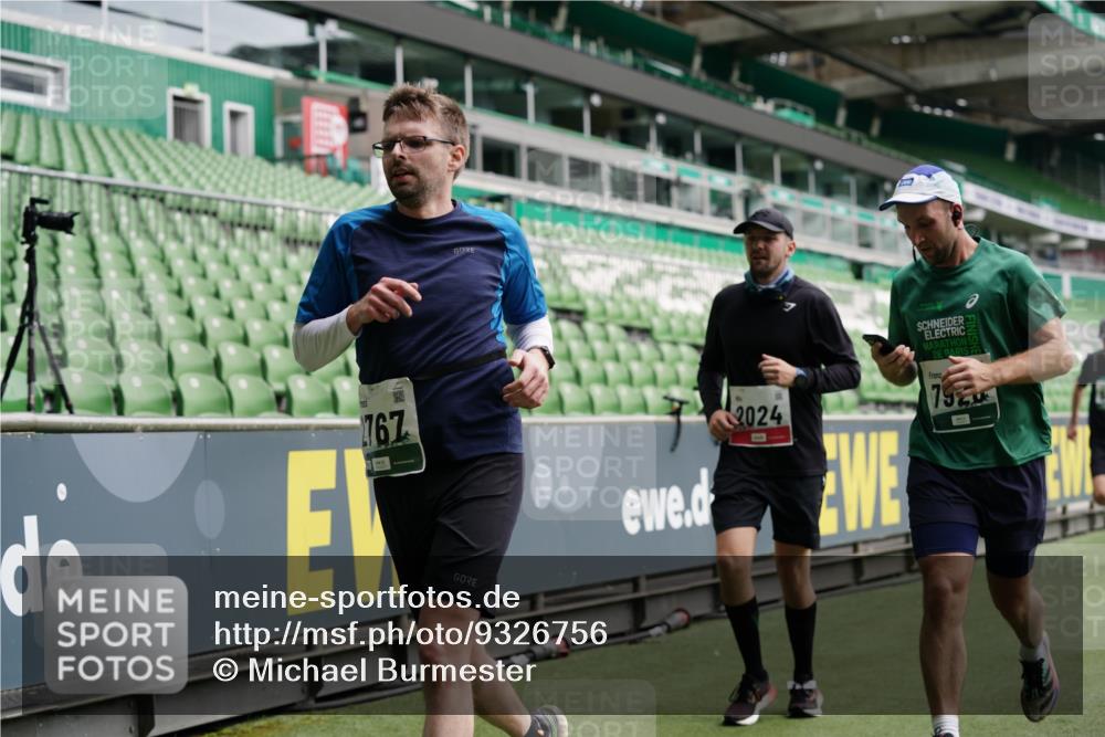 05.10.2025 - 20. swb-Marathon Bremen Michael Burmester http://msf.ph/oto/9326756 05.10.2025 12:54:38 Laufen im Stadion 53, 82, 104, 124, 132, 169, 289, 319, 417, 504, 507, 524, 756, 944, 950, 1165, 1308, 1474, 1483, 1517, 1543, 1690, 1721, 1729, 1873, 1896, 1897, 1945, 1976, 2024, 2180, 2265, 2274, 2573, 2767, 2841, 3069, 3193, 3212, 3224, 3359, 3436, 3531, 3703, 3848, 4257, 4595, 4672, 4816, 4837, 4949, 4958, 5022, 5206, 5452, 5666, 5869, 5978, 6244, 6583, 6683, 6853, 7052, 7232, 7279, 7494, 7508, 7814, 7928, 7986, 8642, 8653, 8737, 89, 250, 368, 458, 507, 1460, 1489 meine-sportfotos.de