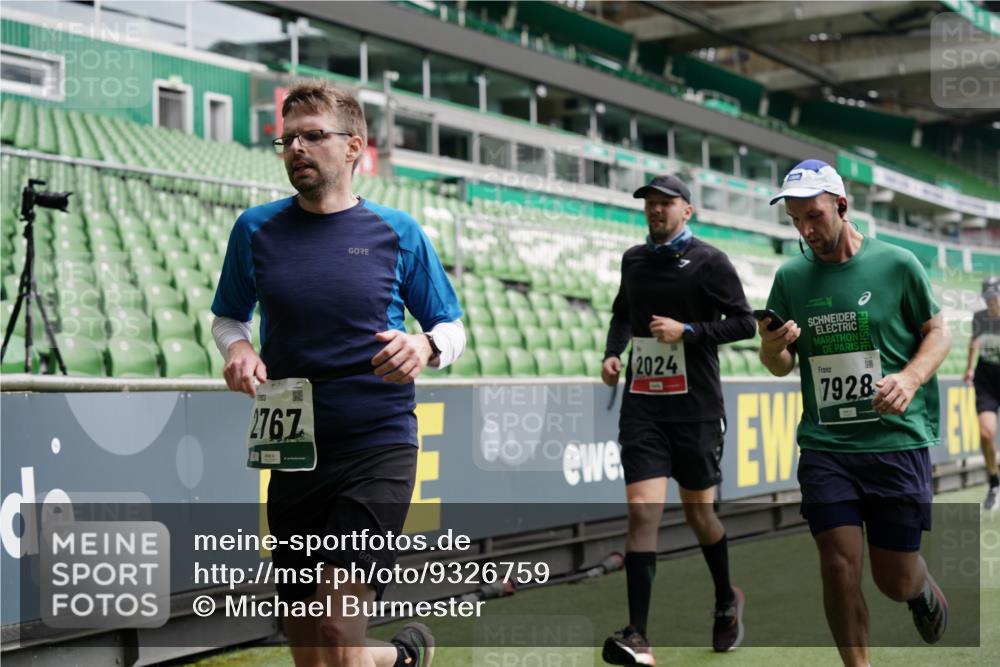 05.10.2025 - 20. swb-Marathon Bremen Michael Burmester http://msf.ph/oto/9326759 05.10.2025 12:54:38 Laufen im Stadion 53, 82, 104, 124, 132, 169, 289, 319, 417, 504, 507, 524, 756, 944, 950, 1165, 1308, 1474, 1483, 1517, 1543, 1690, 1721, 1729, 1873, 1896, 1897, 1945, 1976, 2024, 2180, 2265, 2274, 2573, 2767, 2841, 3069, 3193, 3212, 3224, 3359, 3436, 3531, 3703, 3848, 4257, 4595, 4672, 4816, 4837, 4949, 4958, 5022, 5206, 5452, 5666, 5869, 5978, 6244, 6583, 6683, 6853, 7052, 7232, 7279, 7494, 7508, 7814, 7928, 7986, 8642, 8653, 8737, 89, 250, 368, 458, 507, 1460, 1489 meine-sportfotos.de