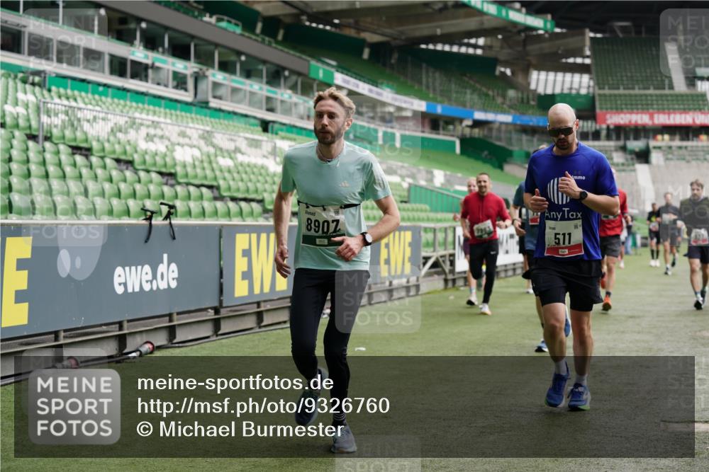 05.10.2025 - 20. swb-Marathon Bremen Michael Burmester http://msf.ph/oto/9326760 05.10.2025 12:50:07 Laufen im Stadion 150, 187, 217, 270, 287, 424, 511, 679, 736, 845, 906, 939, 1025, 1359, 1388, 1609, 1707, 1876, 1904, 2356, 2721, 3228, 3259, 3353, 3544, 3738, 3885, 3960, 4006, 4318, 4367, 4438, 4870, 4938, 5118, 5389, 5564, 5873, 5894, 6214, 6216, 6281, 6717, 6805, 7647, 7826, 7963, 7987, 8401, 8536, 8873, 8907, 9118, 1257, 1535, 1609, 1727, 2044, 2594, 2988, 2990, 3124, 3544, 4385, 6431, 6619, 6877, 8216 meine-sportfotos.de