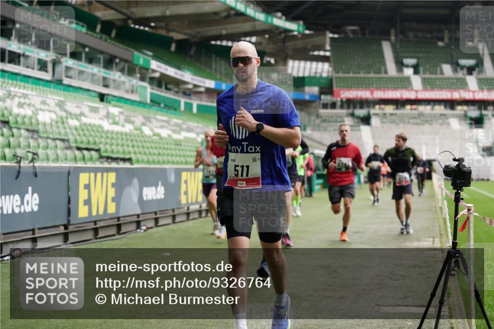 05.10.2025 - 20. swb-Marathon Bremen Michael Burmester http://msf.ph/oto/9326764 05.10.2025 12:50:08 Laufen im Stadion 150, 187, 217, 270, 287, 424, 511, 679, 736, 845, 906, 939, 1025, 1359, 1388, 1707, 1876, 1904, 2356, 2721, 3228, 3259, 3353, 3738, 3885, 3960, 4006, 4318, 4367, 4438, 4870, 4938, 5118, 5389, 5564, 5873, 5894, 6214, 6216, 6281, 6717, 6805, 7647, 7826, 7963, 7987, 8401, 8536, 8873, 8907, 9118, 1257, 1535, 1609, 1727, 2044, 2594, 2988, 2990, 3124, 3544, 6431, 6619, 6877, 8216 meine-sportfotos.de