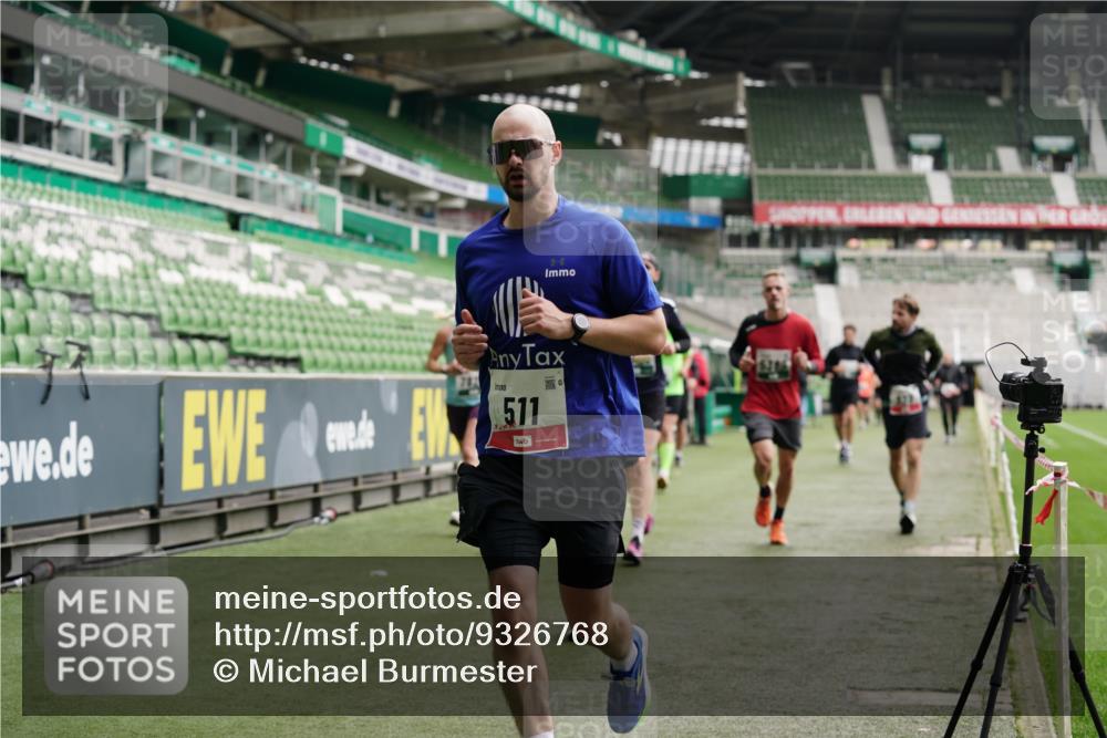 05.10.2025 - 20. swb-Marathon Bremen Michael Burmester http://msf.ph/oto/9326768 05.10.2025 12:50:08 Laufen im Stadion 150, 187, 217, 270, 287, 424, 511, 679, 736, 845, 906, 939, 1025, 1359, 1388, 1707, 1876, 1904, 2356, 2721, 3228, 3259, 3353, 3738, 3885, 3960, 4006, 4318, 4367, 4438, 4870, 4938, 5118, 5389, 5564, 5873, 5894, 6214, 6216, 6281, 6717, 6805, 7647, 7826, 7963, 7987, 8401, 8536, 8873, 8907, 9118, 1257, 1535, 1609, 1727, 2044, 2594, 2988, 2990, 3124, 3544, 6431, 6619, 6877, 8216 meine-sportfotos.de