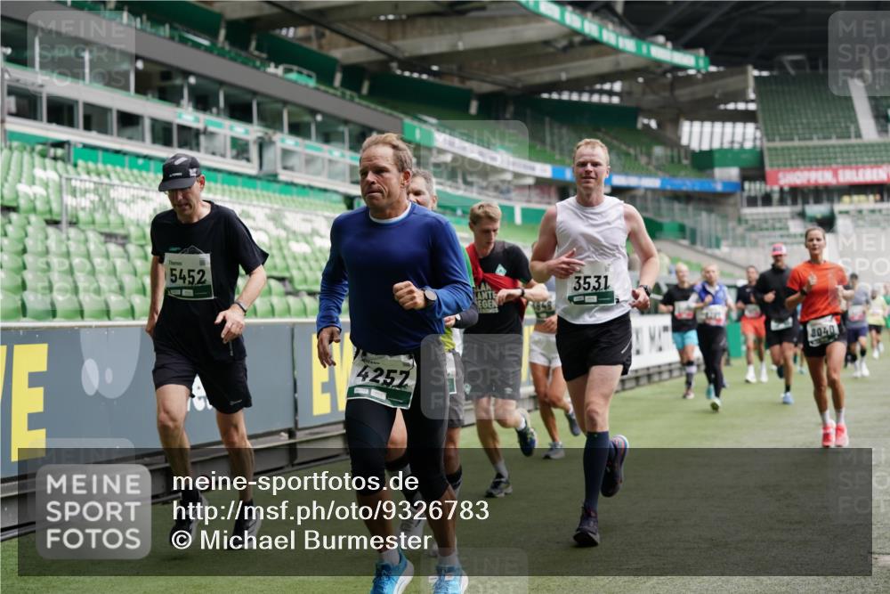05.10.2025 - 20. swb-Marathon Bremen Michael Burmester http://msf.ph/oto/9326783 05.10.2025 12:54:41 Laufen im Stadion 53, 82, 104, 124, 132, 169, 289, 319, 417, 504, 524, 756, 944, 1165, 1308, 1474, 1483, 1517, 1543, 1721, 1729, 1873, 1896, 1897, 1945, 1976, 2024, 2180, 2265, 2274, 2431, 2573, 2767, 2841, 3069, 3193, 3212, 3224, 3359, 3436, 3531, 3703, 3848, 4257, 4595, 4672, 4816, 4837, 4949, 4958, 5022, 5206, 5452, 5666, 5869, 5978, 6184, 6583, 6683, 6853, 7052, 7232, 7279, 7494, 7508, 7814, 7928, 7986, 8642, 8653, 8737, 89, 250, 368, 458, 507, 950, 1460, 1489 meine-sportfotos.de