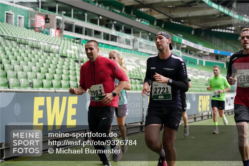 05.10.2025 - 20. swb-Marathon Bremen Michael Burmester http://msf.ph/oto/9326784 05.10.2025 12:50:10 Laufen im Stadion 150, 187, 217, 270, 287, 424, 511, 679, 736, 845, 906, 939, 1025, 1359, 1388, 1707, 1876, 1904, 2356, 2721, 3228, 3259, 3353, 3738, 3885, 4006, 4318, 4367, 4438, 4870, 4938, 5118, 5184, 5389, 5564, 5873, 5894, 6214, 6216, 6281, 6717, 6805, 7647, 7826, 7963, 7987, 8401, 8536, 8873, 8907, 9118, 187, 1257, 1535, 1609, 1727, 2044, 2356, 3124, 3544, 3960, 6431, 6619, 6877, 8216 meine-sportfotos.de