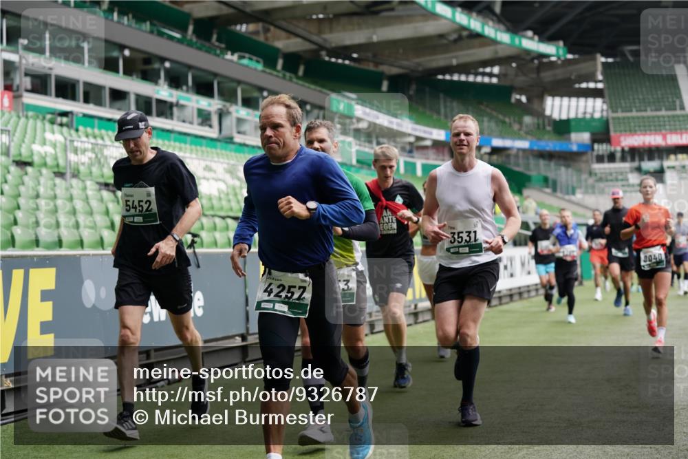 05.10.2025 - 20. swb-Marathon Bremen Michael Burmester http://msf.ph/oto/9326787 05.10.2025 12:54:41 Laufen im Stadion 53, 82, 104, 124, 132, 169, 289, 319, 417, 504, 524, 756, 944, 1165, 1308, 1474, 1483, 1517, 1543, 1721, 1729, 1873, 1896, 1897, 1945, 1976, 2024, 2180, 2265, 2274, 2431, 2573, 2767, 2841, 3069, 3193, 3212, 3224, 3359, 3436, 3531, 3703, 3848, 4257, 4595, 4672, 4816, 4837, 4949, 4958, 5022, 5206, 5452, 5666, 5869, 5978, 6184, 6583, 6683, 6853, 7052, 7232, 7279, 7494, 7508, 7814, 7928, 7986, 8642, 8653, 8737, 89, 250, 368, 458, 507, 950, 1460, 1489 meine-sportfotos.de