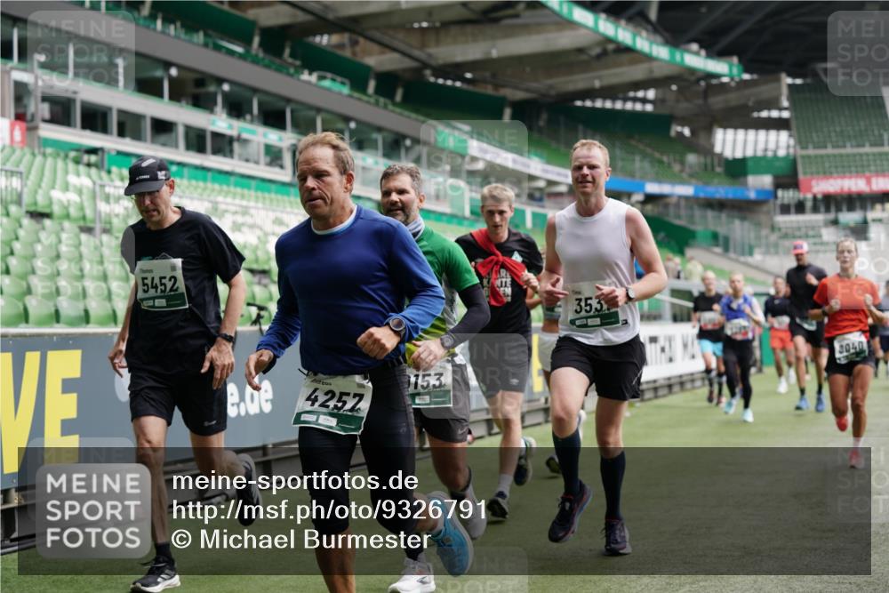 05.10.2025 - 20. swb-Marathon Bremen Michael Burmester http://msf.ph/oto/9326791 05.10.2025 12:54:41 Laufen im Stadion 53, 82, 104, 124, 132, 169, 289, 319, 417, 504, 524, 756, 944, 1165, 1308, 1474, 1483, 1517, 1543, 1721, 1729, 1873, 1896, 1897, 1945, 1976, 2024, 2180, 2265, 2274, 2431, 2573, 2767, 2841, 3069, 3193, 3212, 3224, 3359, 3436, 3531, 3703, 3848, 4257, 4595, 4672, 4816, 4837, 4949, 4958, 5022, 5206, 5452, 5666, 5869, 5978, 6184, 6583, 6683, 6853, 7052, 7232, 7279, 7494, 7508, 7814, 7928, 7986, 8642, 8653, 8737, 89, 250, 368, 458, 507, 950, 1460, 1489 meine-sportfotos.de