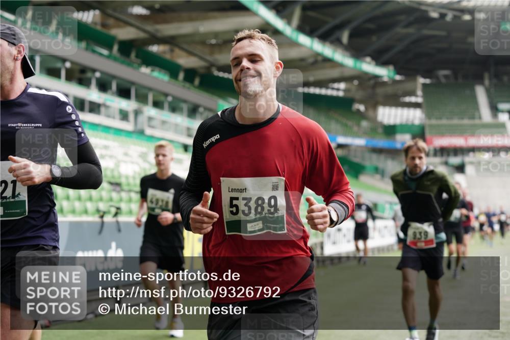 05.10.2025 - 20. swb-Marathon Bremen Michael Burmester http://msf.ph/oto/9326792 05.10.2025 12:50:11 Laufen im Stadion 150, 217, 270, 287, 424, 511, 679, 736, 845, 906, 939, 1025, 1359, 1388, 1707, 1876, 1904, 2381, 2721, 3228, 3259, 3353, 3738, 3885, 4006, 4318, 4367, 4438, 4870, 4938, 5118, 5184, 5389, 5418, 5564, 5873, 5894, 6214, 6216, 6281, 6717, 6805, 7647, 7826, 7963, 7987, 8401, 8536, 8873, 8907, 9118, 150, 187, 270, 1257, 1535, 1609, 1727, 1876, 2044, 2356, 3124, 3544, 3738, 3960, 6431, 6619, 6877, 8216 meine-sportfotos.de
