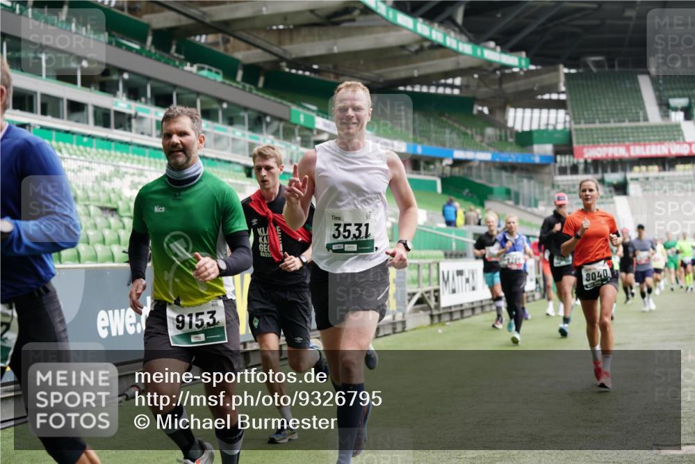 05.10.2025 - 20. swb-Marathon Bremen Michael Burmester http://msf.ph/oto/9326795 05.10.2025 12:54:41 Laufen im Stadion 53, 82, 104, 124, 132, 169, 289, 319, 417, 504, 524, 756, 944, 1165, 1308, 1474, 1483, 1517, 1543, 1721, 1729, 1873, 1896, 1897, 1945, 1976, 2024, 2180, 2265, 2274, 2431, 2573, 2767, 2841, 3069, 3193, 3212, 3224, 3359, 3436, 3531, 3703, 3848, 4257, 4595, 4672, 4816, 4837, 4949, 4958, 5022, 5206, 5452, 5666, 5869, 5978, 6184, 6583, 6683, 6853, 7052, 7232, 7279, 7494, 7508, 7814, 7928, 7986, 8642, 8653, 8737, 89, 250, 368, 458, 507, 950, 1460, 1489 meine-sportfotos.de