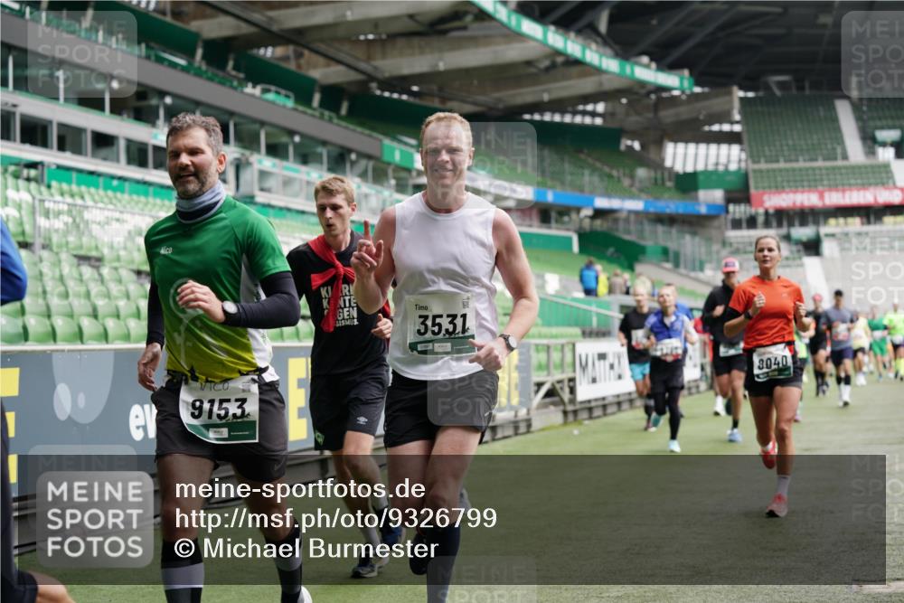 05.10.2025 - 20. swb-Marathon Bremen Michael Burmester http://msf.ph/oto/9326799 05.10.2025 12:54:42 Laufen im Stadion 53, 82, 104, 124, 132, 169, 289, 319, 417, 504, 524, 756, 944, 1165, 1308, 1474, 1483, 1517, 1543, 1721, 1729, 1873, 1896, 1897, 1945, 1976, 2024, 2180, 2265, 2274, 2431, 2494, 2573, 2767, 2841, 3069, 3193, 3212, 3224, 3359, 3436, 3531, 3703, 3848, 4257, 4595, 4672, 4816, 4837, 4919, 4949, 4958, 5022, 5206, 5452, 5666, 5869, 5978, 6184, 6583, 6683, 6853, 7052, 7232, 7279, 7494, 7508, 7814, 7928, 7986, 8642, 8653, 8737, 89, 250, 368, 458, 507, 950, 1460, 1489 meine-sportfotos.de