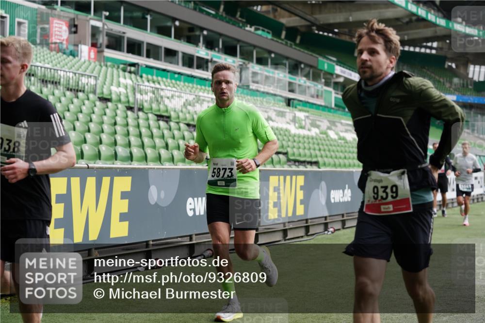 05.10.2025 - 20. swb-Marathon Bremen Michael Burmester http://msf.ph/oto/9326809 05.10.2025 12:50:12 Laufen im Stadion 217, 287, 424, 511, 679, 736, 845, 906, 939, 1025, 1044, 1359, 1388, 1707, 1904, 2381, 2721, 3228, 3259, 3291, 3353, 3885, 4006, 4318, 4367, 4438, 4870, 4938, 5118, 5184, 5389, 5418, 5564, 5873, 5894, 6214, 6216, 6281, 6717, 6805, 7493, 7647, 7826, 7963, 7987, 8401, 8536, 8873, 8907, 9118, 150, 187, 270, 1257, 1535, 1609, 1727, 1876, 2044, 2356, 3124, 3544, 3738, 3960, 6431, 6619, 6877, 8216 meine-sportfotos.de