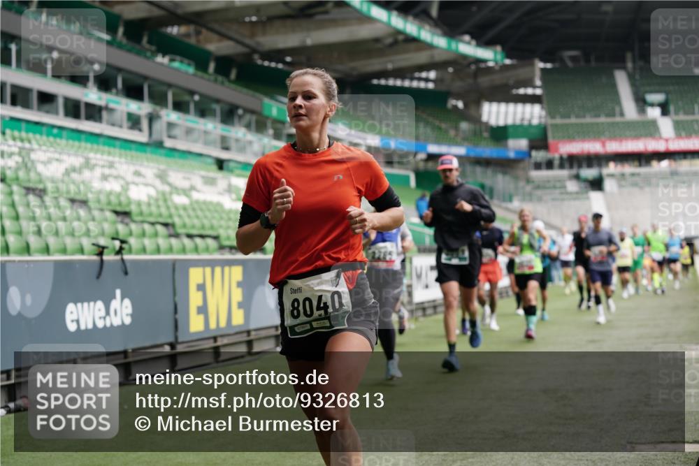 05.10.2025 - 20. swb-Marathon Bremen Michael Burmester http://msf.ph/oto/9326813 05.10.2025 12:54:43 Laufen im Stadion 53, 82, 104, 124, 132, 169, 289, 319, 417, 504, 524, 756, 944, 1165, 1308, 1474, 1483, 1517, 1543, 1721, 1873, 1896, 1897, 1945, 1976, 2024, 2180, 2265, 2274, 2431, 2494, 2573, 2767, 2841, 3069, 3193, 3212, 3224, 3359, 3436, 3531, 3703, 3848, 4257, 4595, 4672, 4816, 4837, 4919, 4949, 4958, 5022, 5206, 5452, 5666, 5869, 5978, 6184, 6583, 6683, 6853, 7052, 7232, 7279, 7494, 7508, 7814, 7928, 7986, 8642, 8653, 8737, 89, 250, 368, 458, 507, 950, 1165, 1460, 1489 meine-sportfotos.de