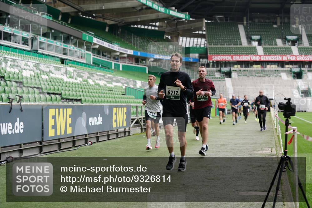 05.10.2025 - 20. swb-Marathon Bremen Michael Burmester http://msf.ph/oto/9326814 05.10.2025 12:50:14 Laufen im Stadion 217, 287, 424, 511, 679, 736, 845, 906, 939, 1025, 1033, 1044, 1359, 1388, 1707, 2381, 2721, 3228, 3259, 3291, 3353, 3885, 4006, 4318, 4366, 4367, 4438, 4870, 4938, 5118, 5184, 5389, 5418, 5564, 5873, 5894, 6214, 6216, 6281, 6681, 6717, 6805, 7493, 7647, 7826, 7963, 7987, 8401, 8536, 8873, 8907, 9118, 150, 187, 270, 1257, 1535, 1609, 1727, 1876, 1904, 2044, 2356, 3124, 3544, 3738, 3960, 6431, 6619, 6877, 8216 meine-sportfotos.de