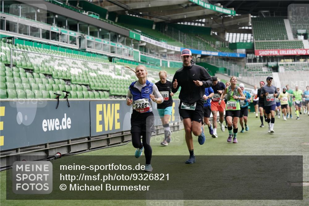 05.10.2025 - 20. swb-Marathon Bremen Michael Burmester http://msf.ph/oto/9326821 05.10.2025 12:54:44 Laufen im Stadion 53, 82, 104, 124, 132, 169, 289, 319, 417, 504, 524, 756, 944, 1308, 1474, 1483, 1517, 1543, 1721, 1873, 1896, 1897, 1945, 1976, 2024, 2180, 2265, 2274, 2431, 2494, 2573, 2767, 2841, 3069, 3193, 3212, 3224, 3359, 3436, 3531, 3703, 3848, 4257, 4595, 4672, 4816, 4837, 4919, 4949, 4958, 5022, 5206, 5452, 5666, 5869, 5978, 6184, 6583, 6683, 6853, 7052, 7232, 7279, 7494, 7508, 7814, 7928, 7986, 8642, 8653, 8737, 89, 250, 368, 458, 507, 950, 1165, 1460, 1489 meine-sportfotos.de