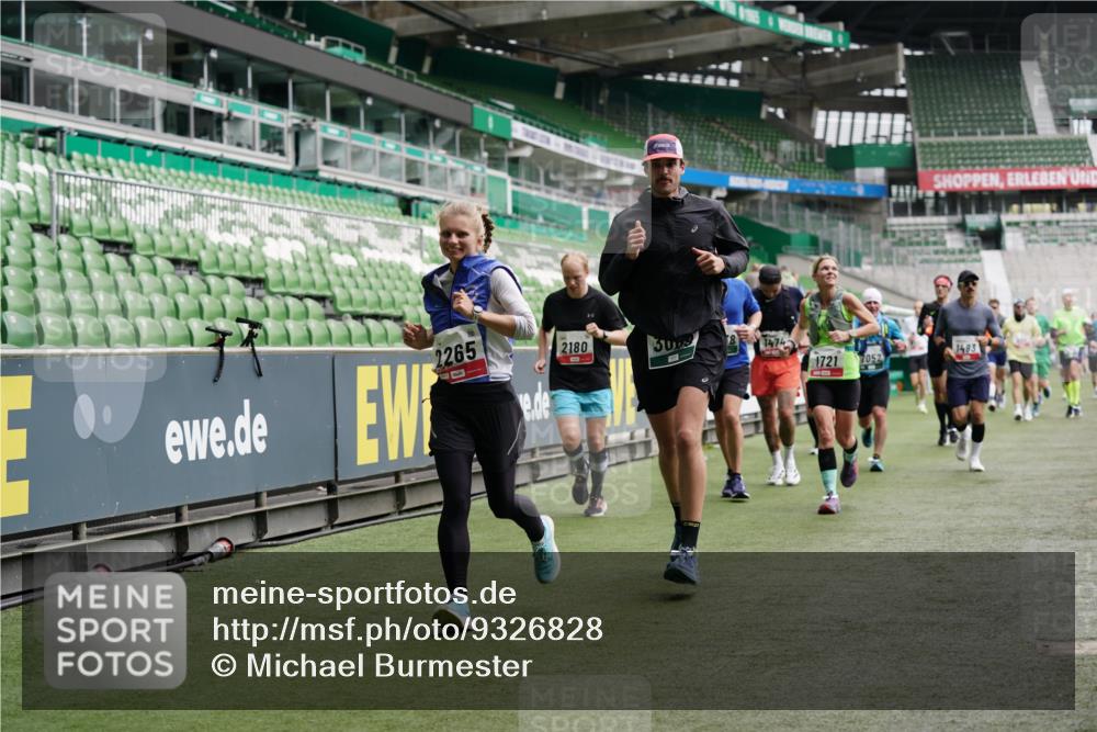 05.10.2025 - 20. swb-Marathon Bremen Michael Burmester http://msf.ph/oto/9326828 05.10.2025 12:54:45 Laufen im Stadion 53, 82, 104, 124, 132, 169, 289, 319, 417, 504, 524, 756, 944, 1308, 1474, 1483, 1517, 1543, 1721, 1896, 1897, 1945, 1976, 2024, 2180, 2265, 2274, 2431, 2494, 2573, 2642, 2767, 2841, 3069, 3193, 3212, 3224, 3359, 3436, 3531, 3703, 3848, 4257, 4595, 4672, 4816, 4837, 4919, 4949, 4958, 5022, 5206, 5452, 5666, 5869, 5978, 6184, 6583, 6683, 6853, 7052, 7232, 7279, 7494, 7508, 7814, 7928, 7986, 8642, 8653, 8737, 89, 250, 368, 458, 507, 950, 1165, 1460, 1489 meine-sportfotos.de