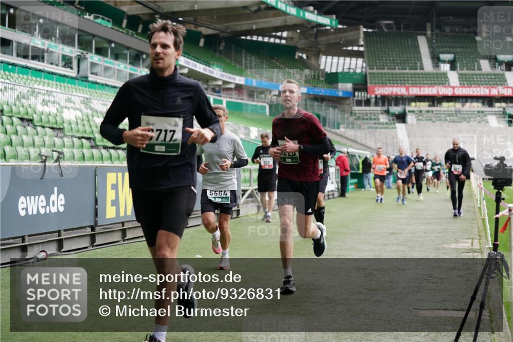 05.10.2025 - 20. swb-Marathon Bremen Michael Burmester http://msf.ph/oto/9326831 05.10.2025 12:50:15 Laufen im Stadion 217, 287, 424, 511, 679, 736, 845, 906, 939, 1025, 1033, 1044, 1359, 1388, 1707, 2381, 2721, 3228, 3259, 3291, 3353, 3885, 4006, 4318, 4366, 4367, 4438, 4870, 4938, 5118, 5184, 5389, 5418, 5564, 5873, 5894, 6214, 6216, 6281, 6681, 6717, 6805, 7493, 7647, 7826, 7963, 7987, 8401, 8536, 8873, 8907, 9118, 150, 187, 270, 1257, 1535, 1609, 1727, 1876, 1904, 2044, 2356, 3124, 3544, 3738, 3960, 6431, 6619, 6877, 8216 meine-sportfotos.de