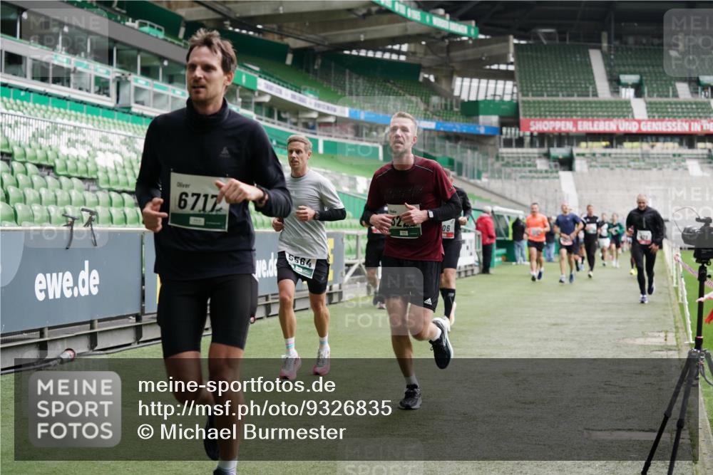 05.10.2025 - 20. swb-Marathon Bremen Michael Burmester http://msf.ph/oto/9326835 05.10.2025 12:50:15 Laufen im Stadion 217, 287, 424, 511, 679, 736, 845, 906, 939, 1025, 1033, 1044, 1359, 1388, 1707, 2381, 2721, 3228, 3259, 3291, 3353, 3885, 4006, 4318, 4366, 4367, 4438, 4870, 4938, 5118, 5184, 5389, 5418, 5564, 5873, 5894, 6214, 6216, 6281, 6681, 6717, 6805, 7493, 7647, 7826, 7963, 7987, 8401, 8536, 8873, 8907, 9118, 150, 187, 270, 1257, 1535, 1609, 1727, 1876, 1904, 2044, 2356, 3124, 3544, 3738, 3960, 6431, 6619, 6877, 8216 meine-sportfotos.de