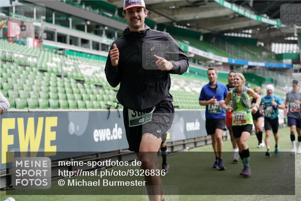 05.10.2025 - 20. swb-Marathon Bremen Michael Burmester http://msf.ph/oto/9326836 05.10.2025 12:54:46 Laufen im Stadion 53, 82, 104, 124, 132, 169, 289, 319, 417, 504, 524, 756, 944, 1308, 1474, 1483, 1517, 1543, 1721, 1896, 1897, 1945, 1976, 2024, 2180, 2265, 2274, 2431, 2494, 2573, 2642, 2767, 2841, 3069, 3193, 3212, 3224, 3359, 3436, 3531, 3703, 3848, 4257, 4595, 4672, 4816, 4837, 4919, 4949, 4958, 5022, 5206, 5452, 5666, 5869, 5978, 6184, 6583, 6683, 6853, 7052, 7232, 7279, 7494, 7508, 7814, 7928, 7986, 8642, 8653, 8737, 89, 250, 368, 458, 507, 950, 1165, 1460, 1489 meine-sportfotos.de