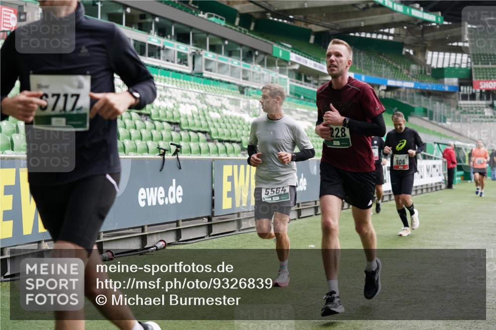05.10.2025 - 20. swb-Marathon Bremen Michael Burmester http://msf.ph/oto/9326839 05.10.2025 12:50:16 Laufen im Stadion 217, 287, 424, 511, 679, 736, 845, 906, 939, 1025, 1033, 1044, 1359, 1388, 1707, 2381, 2721, 3228, 3259, 3291, 3353, 3885, 4006, 4318, 4366, 4367, 4438, 4870, 4938, 5118, 5184, 5389, 5418, 5564, 5873, 5894, 6214, 6216, 6281, 6681, 6717, 6805, 7493, 7647, 7826, 7963, 7987, 8401, 8536, 8873, 8907, 9118, 150, 187, 270, 1257, 1535, 1609, 1727, 1876, 1904, 2044, 2356, 3124, 3544, 3738, 3960, 6431, 6619, 6877, 8216 meine-sportfotos.de