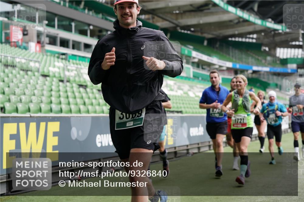 05.10.2025 - 20. swb-Marathon Bremen Michael Burmester http://msf.ph/oto/9326840 05.10.2025 12:54:46 Laufen im Stadion 53, 82, 104, 124, 132, 169, 289, 319, 417, 504, 524, 756, 944, 1308, 1474, 1483, 1517, 1543, 1721, 1896, 1897, 1945, 1976, 2024, 2180, 2265, 2274, 2431, 2494, 2573, 2642, 2767, 2841, 3069, 3193, 3212, 3224, 3359, 3436, 3531, 3703, 3848, 4257, 4595, 4672, 4816, 4837, 4919, 4949, 4958, 5022, 5206, 5452, 5666, 5869, 5978, 6184, 6583, 6683, 6853, 7052, 7232, 7279, 7494, 7508, 7814, 7928, 7986, 8642, 8653, 8737, 89, 250, 368, 458, 507, 950, 1165, 1460, 1489 meine-sportfotos.de
