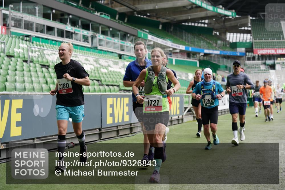 05.10.2025 - 20. swb-Marathon Bremen Michael Burmester http://msf.ph/oto/9326843 05.10.2025 12:54:47 Laufen im Stadion 53, 82, 104, 124, 132, 169, 289, 319, 417, 504, 524, 756, 944, 1308, 1474, 1483, 1517, 1543, 1721, 1896, 1897, 1945, 1976, 2024, 2180, 2265, 2274, 2431, 2494, 2573, 2642, 2767, 2841, 3069, 3193, 3212, 3224, 3359, 3436, 3531, 3703, 3848, 4257, 4595, 4672, 4816, 4837, 4919, 4949, 4958, 5022, 5206, 5452, 5666, 5869, 5978, 6184, 6583, 6683, 6853, 7052, 7232, 7279, 7494, 7508, 7814, 7928, 7986, 8642, 8653, 8737, 89, 250, 368, 458, 507, 950, 1165, 1460, 1489 meine-sportfotos.de