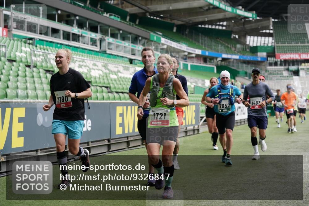 05.10.2025 - 20. swb-Marathon Bremen Michael Burmester http://msf.ph/oto/9326847 05.10.2025 12:54:47 Laufen im Stadion 53, 82, 104, 124, 132, 169, 289, 319, 417, 504, 524, 756, 944, 1308, 1474, 1483, 1517, 1543, 1721, 1896, 1897, 1945, 1976, 2024, 2180, 2265, 2274, 2431, 2494, 2573, 2642, 2767, 2841, 3069, 3193, 3212, 3224, 3359, 3436, 3531, 3703, 3848, 4257, 4595, 4672, 4816, 4837, 4919, 4949, 4958, 5022, 5206, 5452, 5666, 5869, 5978, 6184, 6583, 6683, 6853, 7052, 7232, 7279, 7494, 7508, 7814, 7928, 7986, 8642, 8653, 8737, 89, 250, 368, 458, 507, 950, 1165, 1460, 1489 meine-sportfotos.de
