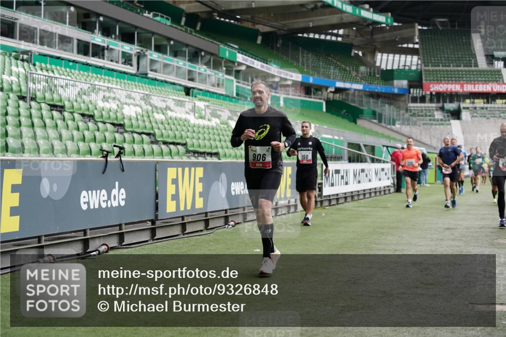 05.10.2025 - 20. swb-Marathon Bremen Michael Burmester http://msf.ph/oto/9326848 05.10.2025 12:50:18 Laufen im Stadion 217, 287, 424, 511, 679, 736, 845, 906, 939, 1025, 1033, 1044, 1359, 1388, 1707, 2381, 2721, 3228, 3259, 3291, 3353, 3885, 4006, 4318, 4366, 4367, 4438, 4870, 4938, 5118, 5184, 5389, 5418, 5564, 5873, 5894, 6214, 6216, 6281, 6681, 6717, 6805, 7493, 7647, 7826, 7963, 7987, 8401, 8536, 8873, 8907, 9118, 150, 187, 270, 1257, 1535, 1609, 1727, 1876, 1904, 2044, 2356, 3544, 3738, 3960, 6431, 6619, 6877, 7647, 7987, 8216 meine-sportfotos.de