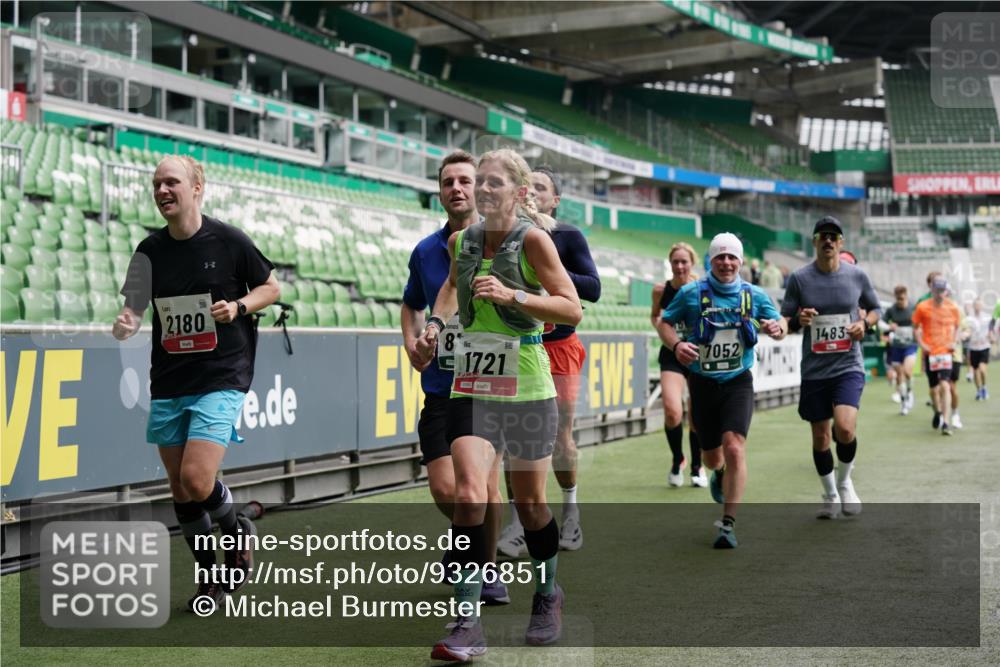 05.10.2025 - 20. swb-Marathon Bremen Michael Burmester http://msf.ph/oto/9326851 05.10.2025 12:54:47 Laufen im Stadion 53, 82, 104, 124, 132, 169, 289, 319, 417, 504, 524, 756, 944, 1308, 1474, 1483, 1517, 1543, 1721, 1896, 1897, 1945, 1976, 2024, 2180, 2265, 2274, 2431, 2494, 2573, 2642, 2767, 2841, 3069, 3193, 3212, 3224, 3359, 3436, 3531, 3703, 3848, 4257, 4595, 4672, 4816, 4837, 4919, 4949, 4958, 5022, 5206, 5452, 5666, 5869, 5978, 6184, 6583, 6683, 6853, 7052, 7232, 7279, 7494, 7508, 7814, 7928, 7986, 8642, 8653, 8737, 89, 250, 368, 458, 507, 950, 1165, 1460, 1489 meine-sportfotos.de