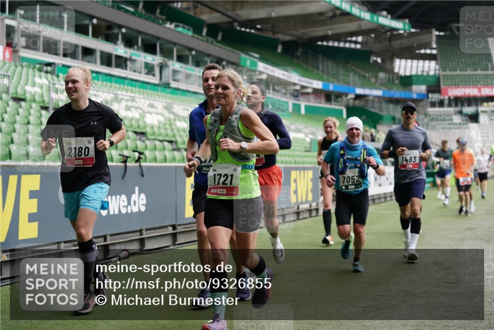 05.10.2025 - 20. swb-Marathon Bremen Michael Burmester http://msf.ph/oto/9326855 05.10.2025 12:54:47 Laufen im Stadion 53, 82, 104, 124, 132, 169, 289, 319, 417, 504, 524, 756, 944, 1308, 1474, 1483, 1517, 1543, 1721, 1896, 1897, 1945, 1976, 2024, 2180, 2265, 2274, 2431, 2494, 2573, 2642, 2767, 2841, 3069, 3193, 3212, 3224, 3359, 3436, 3531, 3703, 3848, 4257, 4595, 4672, 4816, 4837, 4919, 4949, 4958, 5022, 5206, 5452, 5666, 5869, 5978, 6184, 6583, 6683, 6853, 7052, 7232, 7279, 7494, 7508, 7814, 7928, 7986, 8642, 8653, 8737, 89, 250, 368, 458, 507, 950, 1165, 1460, 1489 meine-sportfotos.de