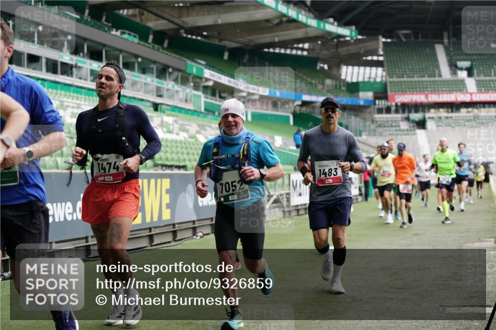 05.10.2025 - 20. swb-Marathon Bremen Michael Burmester http://msf.ph/oto/9326859 05.10.2025 12:54:48 Laufen im Stadion 53, 82, 104, 124, 132, 169, 289, 319, 417, 504, 524, 756, 944, 1308, 1474, 1483, 1517, 1543, 1721, 1896, 1897, 1945, 1976, 2024, 2180, 2265, 2274, 2431, 2494, 2573, 2642, 2767, 2841, 3069, 3193, 3212, 3224, 3359, 3436, 3531, 3703, 3848, 4257, 4595, 4672, 4816, 4837, 4919, 4949, 4958, 5022, 5206, 5452, 5666, 5869, 5978, 6184, 6583, 6683, 6853, 7052, 7232, 7279, 7494, 7508, 7814, 7928, 7986, 8642, 8653, 8737, 89, 250, 368, 458, 507, 950, 1165, 1460, 1489 meine-sportfotos.de