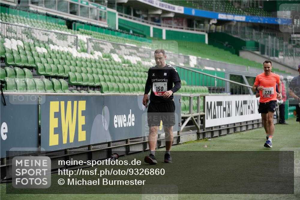 05.10.2025 - 20. swb-Marathon Bremen Michael Burmester http://msf.ph/oto/9326860 05.10.2025 12:50:19 Laufen im Stadion 217, 287, 424, 511, 679, 736, 845, 906, 939, 1025, 1033, 1044, 1359, 1388, 1707, 2381, 2721, 3228, 3259, 3291, 3353, 3885, 4006, 4318, 4366, 4367, 4438, 4870, 4938, 5118, 5184, 5389, 5418, 5564, 5873, 5894, 6214, 6216, 6281, 6681, 6717, 6805, 7493, 7826, 7963, 8401, 8536, 8873, 8907, 9118, 150, 187, 270, 424, 1257, 1535, 1609, 1727, 1876, 1904, 2044, 2356, 3544, 3738, 3960, 6431, 6619, 6877, 7647, 7987, 8216 meine-sportfotos.de