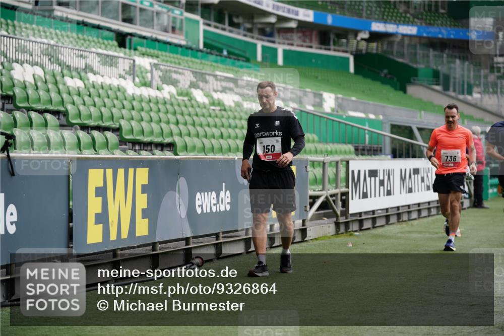05.10.2025 - 20. swb-Marathon Bremen Michael Burmester http://msf.ph/oto/9326864 05.10.2025 12:50:19 Laufen im Stadion 217, 287, 424, 511, 679, 736, 845, 906, 939, 1025, 1033, 1044, 1359, 1388, 1707, 2381, 2721, 3228, 3259, 3291, 3353, 3885, 4006, 4318, 4366, 4367, 4438, 4870, 4938, 5118, 5184, 5389, 5418, 5564, 5873, 5894, 6214, 6216, 6281, 6681, 6717, 6805, 7493, 7826, 7963, 8401, 8536, 8873, 8907, 9118, 150, 187, 270, 424, 1257, 1535, 1609, 1727, 1876, 1904, 2044, 2356, 3544, 3738, 3960, 6431, 6619, 6877, 7647, 7987, 8216 meine-sportfotos.de