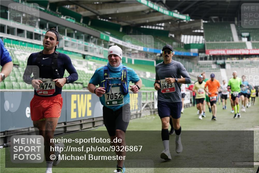05.10.2025 - 20. swb-Marathon Bremen Michael Burmester http://msf.ph/oto/9326867 05.10.2025 12:54:48 Laufen im Stadion 53, 82, 104, 124, 132, 169, 289, 319, 417, 504, 524, 756, 944, 1308, 1474, 1483, 1517, 1543, 1721, 1896, 1897, 1945, 1976, 2024, 2180, 2265, 2274, 2431, 2494, 2573, 2642, 2767, 2841, 3069, 3193, 3212, 3224, 3359, 3436, 3531, 3703, 3848, 4257, 4595, 4672, 4816, 4837, 4919, 4949, 4958, 5022, 5206, 5452, 5666, 5869, 5978, 6184, 6583, 6683, 6853, 7052, 7232, 7279, 7494, 7508, 7814, 7928, 7986, 8642, 8653, 8737, 89, 250, 368, 458, 507, 950, 1165, 1460, 1489 meine-sportfotos.de
