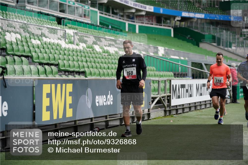 05.10.2025 - 20. swb-Marathon Bremen Michael Burmester http://msf.ph/oto/9326868 05.10.2025 12:50:19 Laufen im Stadion 217, 287, 424, 511, 679, 736, 845, 906, 939, 1025, 1033, 1044, 1359, 1388, 1707, 2381, 2721, 3228, 3259, 3291, 3353, 3885, 4006, 4318, 4366, 4367, 4438, 4870, 4938, 5118, 5184, 5389, 5418, 5564, 5873, 5894, 6214, 6216, 6281, 6681, 6717, 6805, 7493, 7826, 7963, 8401, 8536, 8873, 8907, 9118, 150, 187, 270, 424, 1257, 1535, 1609, 1727, 1876, 1904, 2044, 2356, 3544, 3738, 3960, 6431, 6619, 6877, 7647, 7987, 8216 meine-sportfotos.de