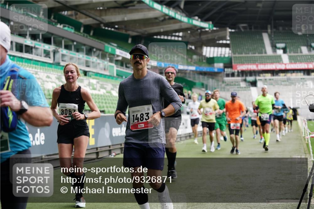 05.10.2025 - 20. swb-Marathon Bremen Michael Burmester http://msf.ph/oto/9326871 05.10.2025 12:54:49 Laufen im Stadion 53, 82, 104, 124, 132, 169, 289, 319, 417, 504, 524, 756, 944, 1308, 1474, 1483, 1517, 1543, 1721, 1896, 1897, 1945, 1976, 2024, 2180, 2265, 2274, 2431, 2494, 2573, 2642, 2767, 2841, 3069, 3193, 3212, 3224, 3359, 3436, 3531, 3703, 3848, 4257, 4595, 4672, 4816, 4837, 4919, 4949, 4958, 5022, 5206, 5452, 5666, 5869, 5978, 6184, 6583, 6683, 6853, 7052, 7232, 7279, 7494, 7508, 7814, 7928, 7986, 8642, 8653, 8737, 89, 250, 368, 458, 507, 950, 1165, 1460, 1489 meine-sportfotos.de