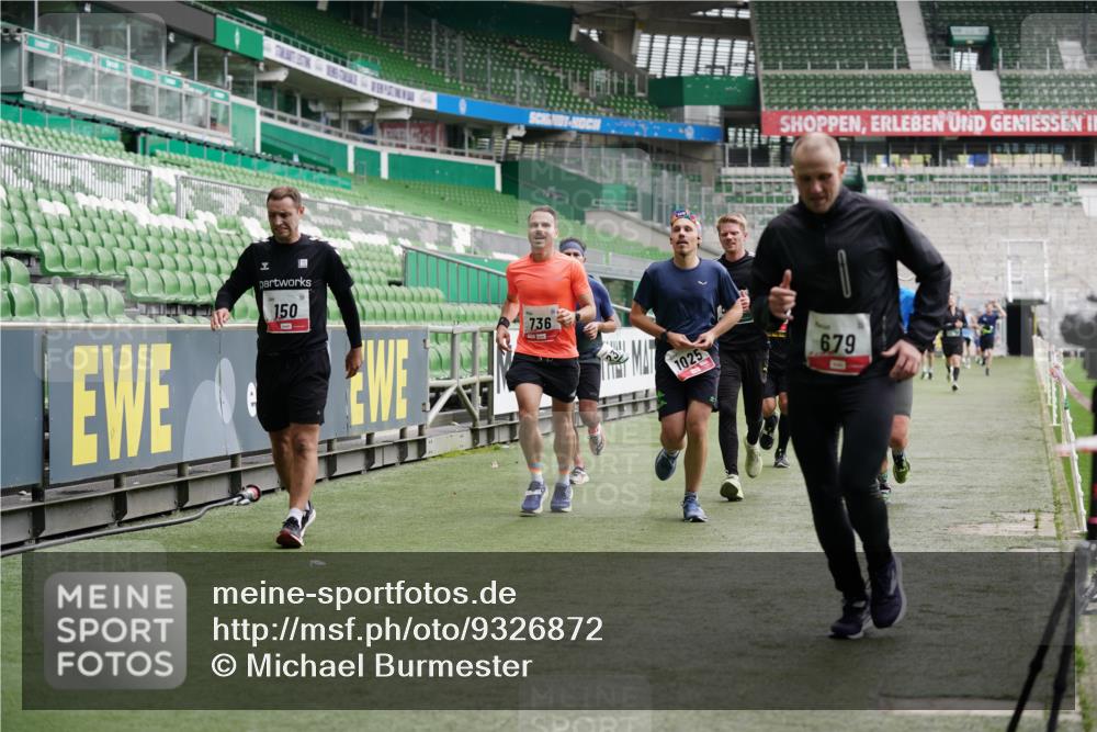 05.10.2025 - 20. swb-Marathon Bremen Michael Burmester http://msf.ph/oto/9326872 05.10.2025 12:50:21 Laufen im Stadion 217, 287, 511, 679, 688, 736, 745, 845, 906, 939, 1025, 1033, 1044, 1166, 1359, 1388, 1707, 2381, 2721, 3228, 3259, 3291, 3353, 3885, 4006, 4318, 4366, 4367, 4438, 4870, 4938, 5118, 5184, 5389, 5418, 5564, 5873, 5894, 6214, 6216, 6281, 6681, 6717, 6805, 7493, 7826, 7963, 8401, 8536, 8873, 8907, 9118, 150, 187, 270, 424, 1257, 1535, 1609, 1876, 1904, 2044, 2356, 3544, 3738, 3960, 6431, 6619, 6805, 6877, 7647, 7987 meine-sportfotos.de