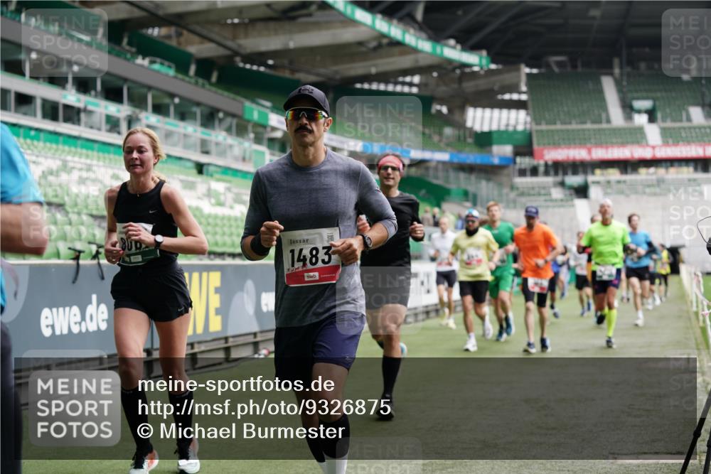 05.10.2025 - 20. swb-Marathon Bremen Michael Burmester http://msf.ph/oto/9326875 05.10.2025 12:54:49 Laufen im Stadion 53, 82, 104, 124, 132, 169, 289, 319, 417, 504, 524, 756, 944, 1308, 1474, 1483, 1517, 1543, 1721, 1896, 1897, 1945, 1976, 2024, 2180, 2265, 2274, 2431, 2494, 2573, 2642, 2767, 2841, 3069, 3193, 3212, 3224, 3359, 3436, 3531, 3703, 3848, 4257, 4595, 4672, 4816, 4837, 4919, 4949, 4958, 5022, 5206, 5452, 5666, 5869, 5978, 6184, 6583, 6683, 6853, 7052, 7232, 7279, 7494, 7508, 7814, 7928, 7986, 8642, 8653, 8737, 89, 250, 368, 458, 507, 950, 1165, 1460, 1489 meine-sportfotos.de