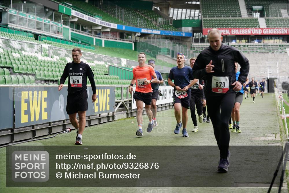 05.10.2025 - 20. swb-Marathon Bremen Michael Burmester http://msf.ph/oto/9326876 05.10.2025 12:50:21 Laufen im Stadion 217, 287, 511, 679, 688, 736, 745, 845, 906, 939, 1025, 1033, 1044, 1166, 1359, 1388, 1707, 2381, 2721, 3228, 3259, 3291, 3353, 3885, 4006, 4318, 4366, 4367, 4438, 4870, 4938, 5118, 5184, 5389, 5418, 5564, 5873, 5894, 6214, 6216, 6281, 6681, 6717, 6805, 7493, 7826, 7963, 8401, 8536, 8873, 8907, 9118, 150, 187, 270, 424, 1257, 1535, 1609, 1876, 1904, 2044, 2356, 3544, 3738, 3960, 6431, 6619, 6805, 6877, 7647, 7987 meine-sportfotos.de