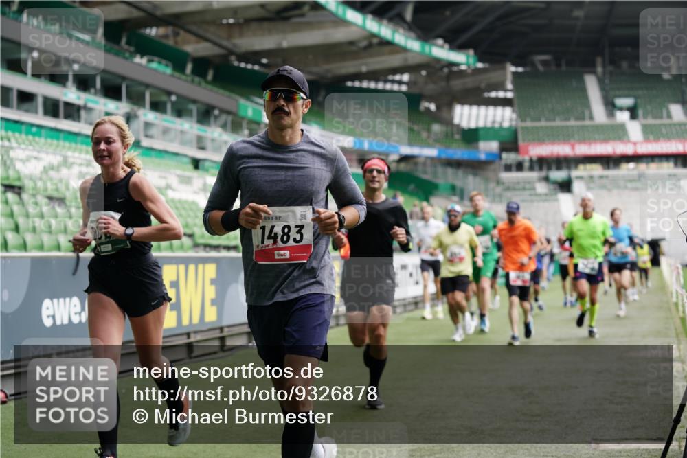 05.10.2025 - 20. swb-Marathon Bremen Michael Burmester http://msf.ph/oto/9326878 05.10.2025 12:54:49 Laufen im Stadion 53, 82, 104, 124, 132, 169, 289, 319, 417, 504, 524, 756, 944, 1308, 1474, 1483, 1517, 1543, 1721, 1896, 1897, 1945, 1976, 2024, 2180, 2265, 2274, 2431, 2494, 2573, 2642, 2767, 2841, 3069, 3193, 3212, 3224, 3359, 3436, 3531, 3703, 3848, 4257, 4595, 4672, 4816, 4837, 4919, 4949, 4958, 5022, 5206, 5452, 5666, 5869, 5978, 6184, 6583, 6683, 6853, 7052, 7232, 7279, 7494, 7508, 7814, 7928, 7986, 8642, 8653, 8737, 89, 250, 368, 458, 507, 950, 1165, 1460, 1489 meine-sportfotos.de