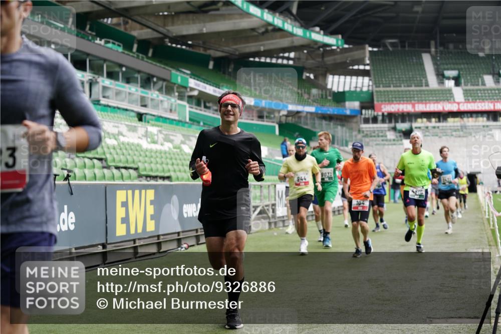 05.10.2025 - 20. swb-Marathon Bremen Michael Burmester http://msf.ph/oto/9326886 05.10.2025 12:54:50 Laufen im Stadion 53, 82, 104, 124, 132, 169, 289, 319, 417, 504, 524, 663, 756, 944, 1308, 1474, 1483, 1517, 1543, 1721, 1737, 1896, 1897, 1945, 1976, 2024, 2180, 2265, 2274, 2431, 2494, 2573, 2642, 2767, 2841, 3069, 3193, 3212, 3224, 3359, 3436, 3531, 3703, 3848, 4257, 4595, 4672, 4771, 4816, 4837, 4919, 4949, 4958, 5022, 5034, 5206, 5452, 5666, 5869, 5978, 6184, 6583, 6683, 6853, 7052, 7232, 7279, 7494, 7508, 7814, 7928, 7986, 8642, 8653, 8737, 89, 250, 368, 458, 507, 950, 1165, 1460, 1489 meine-sportfotos.de